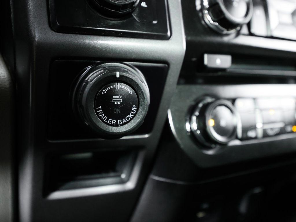 Ford F-150 4WD SuperCrew 145" Lariat 2016