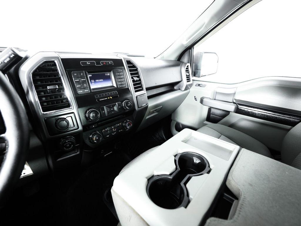 Ford F-150 4WD SuperCrew 145" Lariat 2016