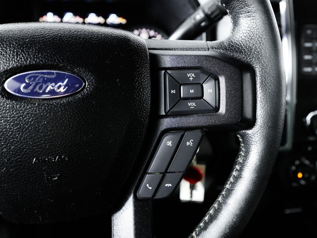 Ford F-150 4WD SuperCrew 145" Lariat 2016