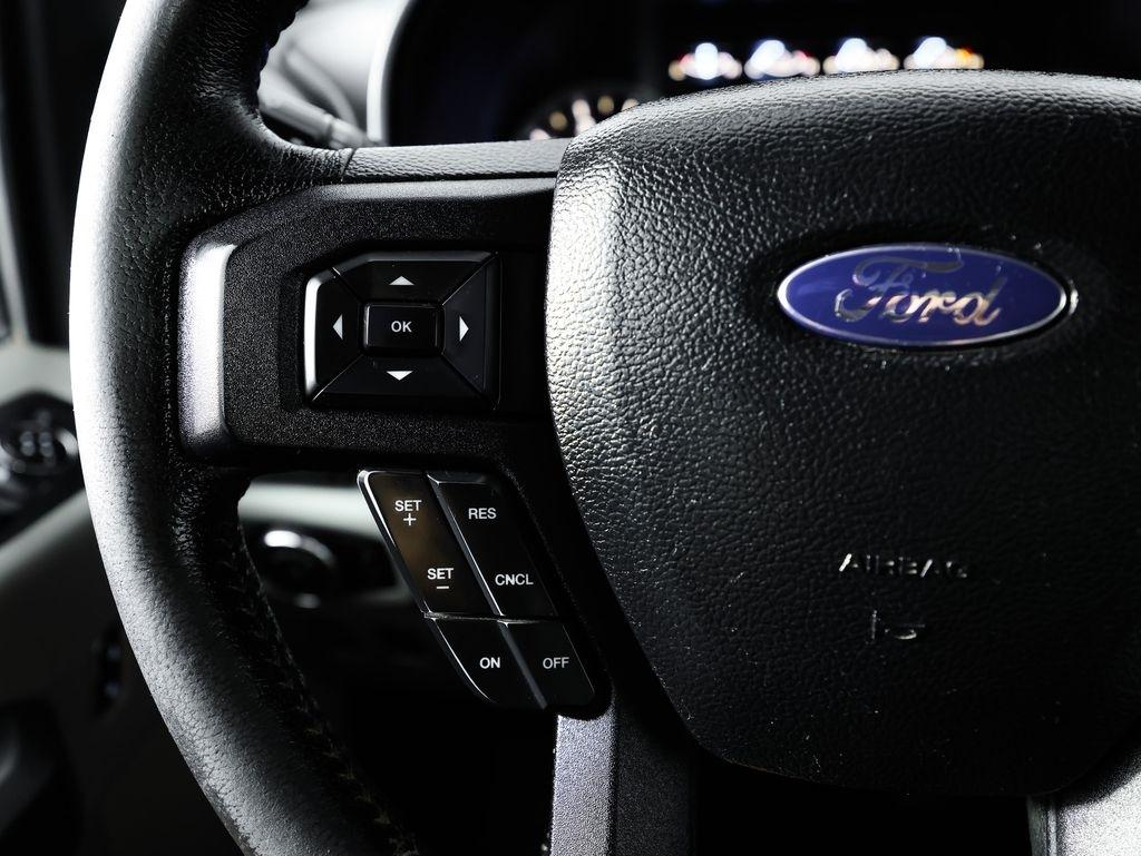 Ford F-150 4WD SuperCrew 145" Lariat 2016