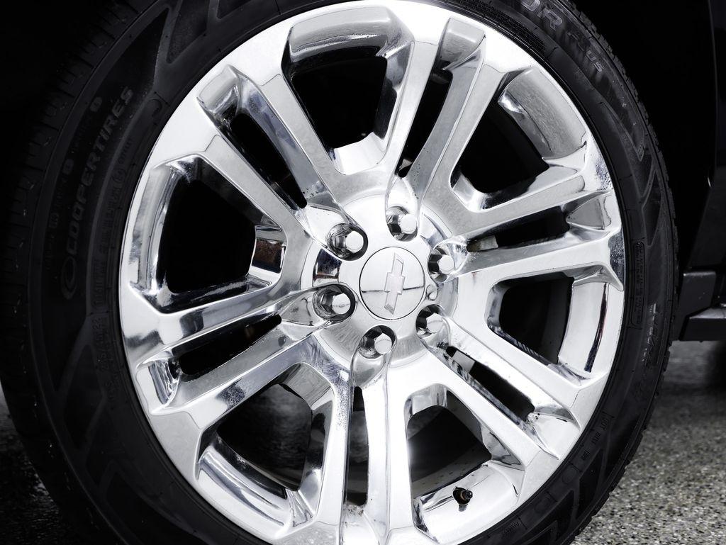Chevrolet Suburban 4WD 4dr 1500 LT 2019