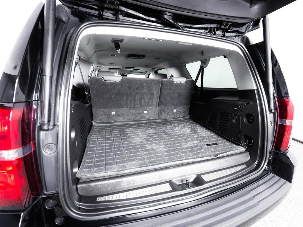 Chevrolet Suburban 4WD 4dr 1500 LT 2019
