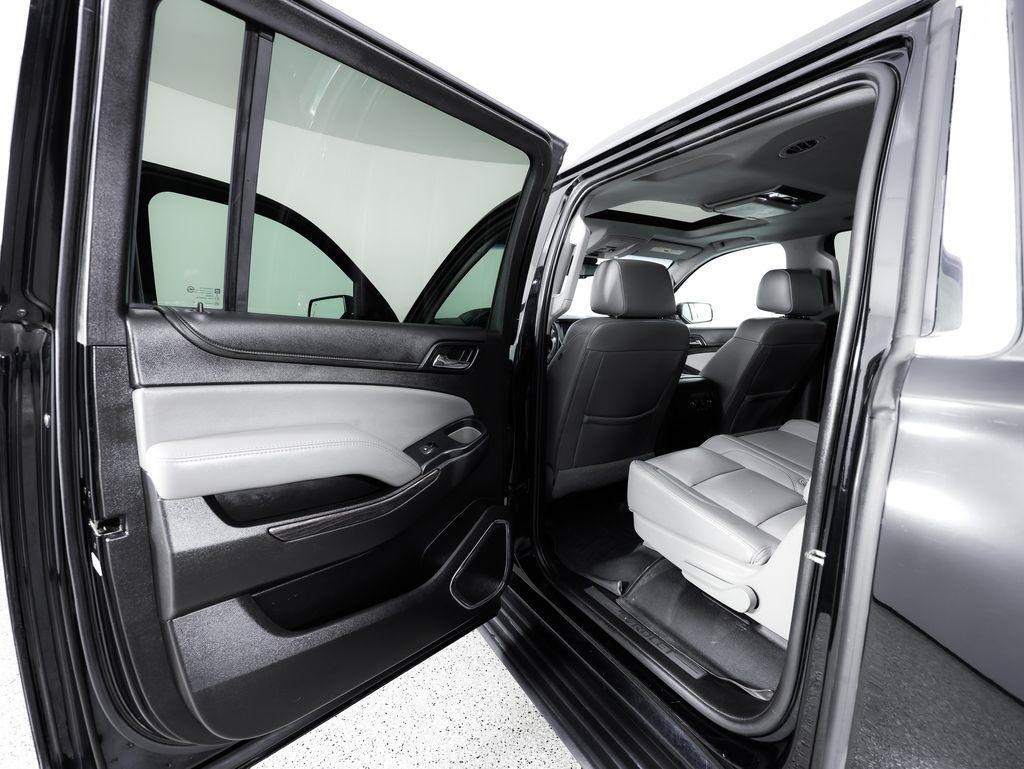 Chevrolet Suburban 4WD 4dr 1500 LT 2019