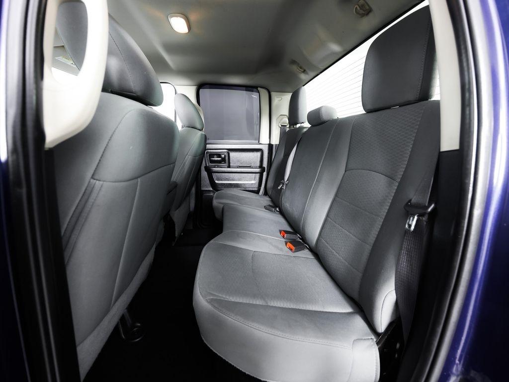 RAM 1500 4WD Quad Cab 140.5" Tradesman 2015