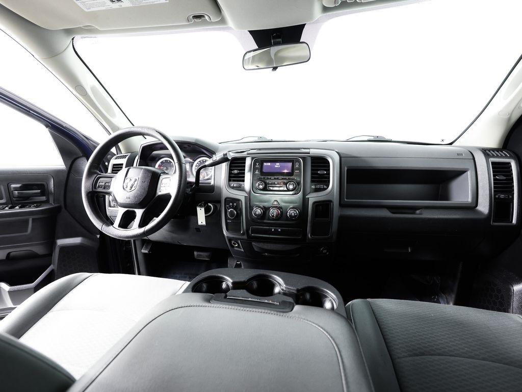 RAM 1500 4WD Quad Cab 140.5" Tradesman 2015