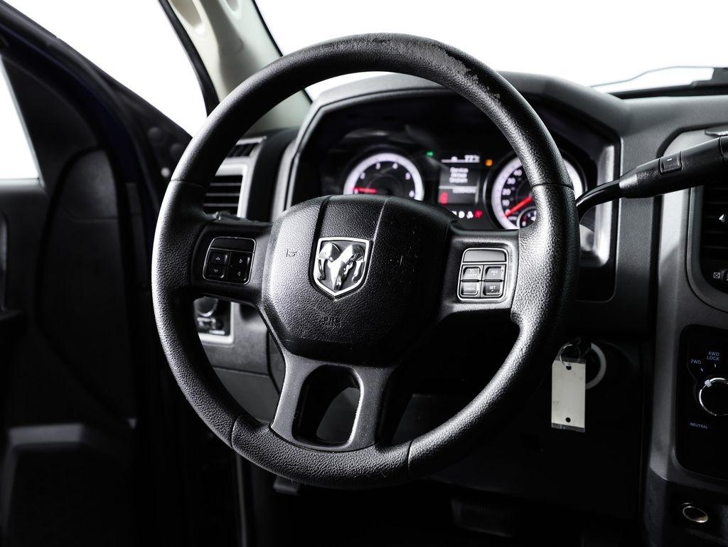 RAM 1500 4WD Quad Cab 140.5" Tradesman 2015
