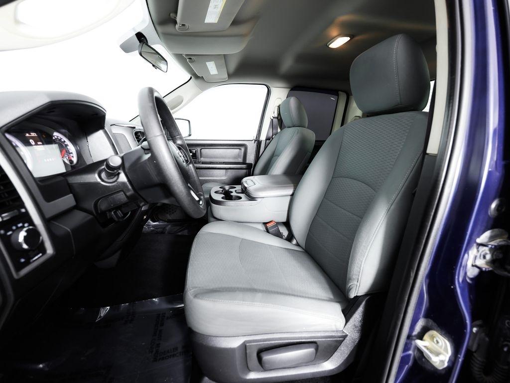 RAM 1500 4WD Quad Cab 140.5" Tradesman 2015