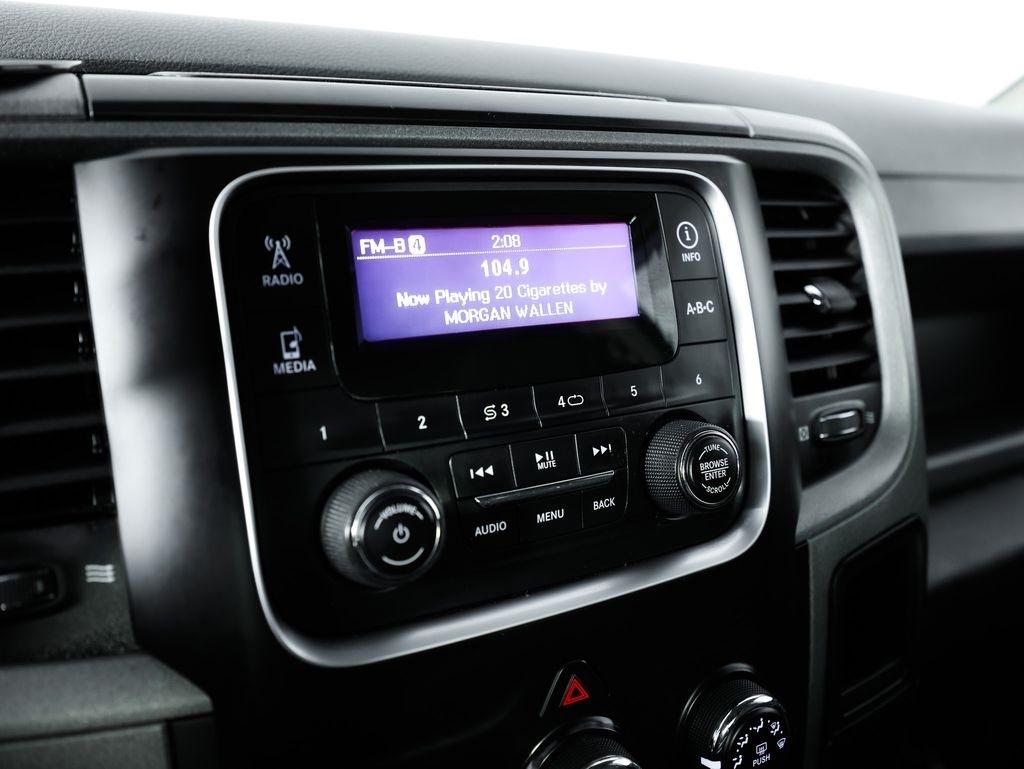 RAM 1500 4WD Quad Cab 140.5" Tradesman 2015