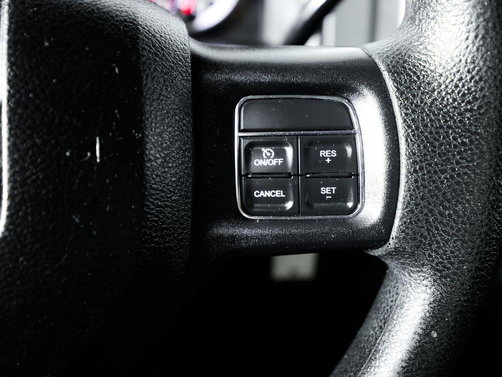 RAM 1500 4WD Quad Cab 140.5" Tradesman 2015