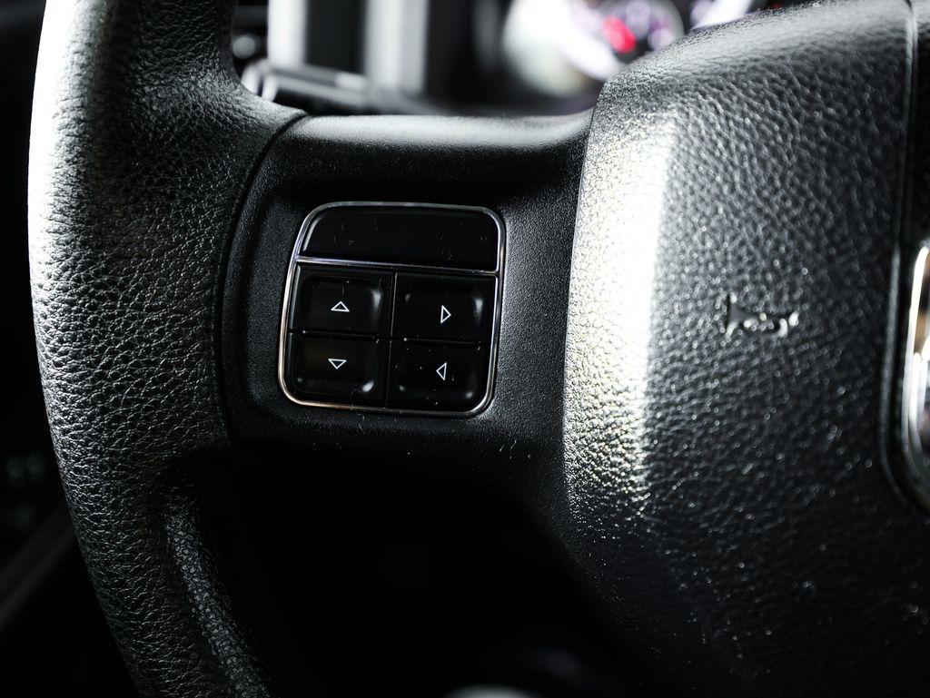 RAM 1500 4WD Quad Cab 140.5" Tradesman 2015