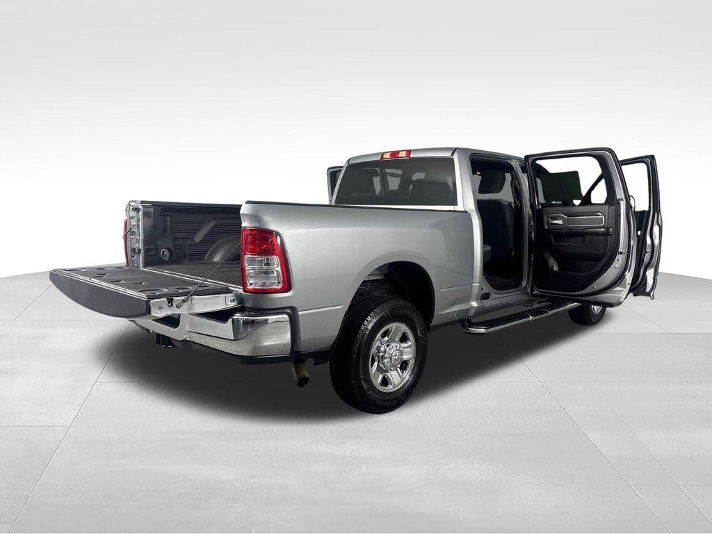 RAM 2500 Big Horn 4x4 Crew Cab 6'4" Box 2021