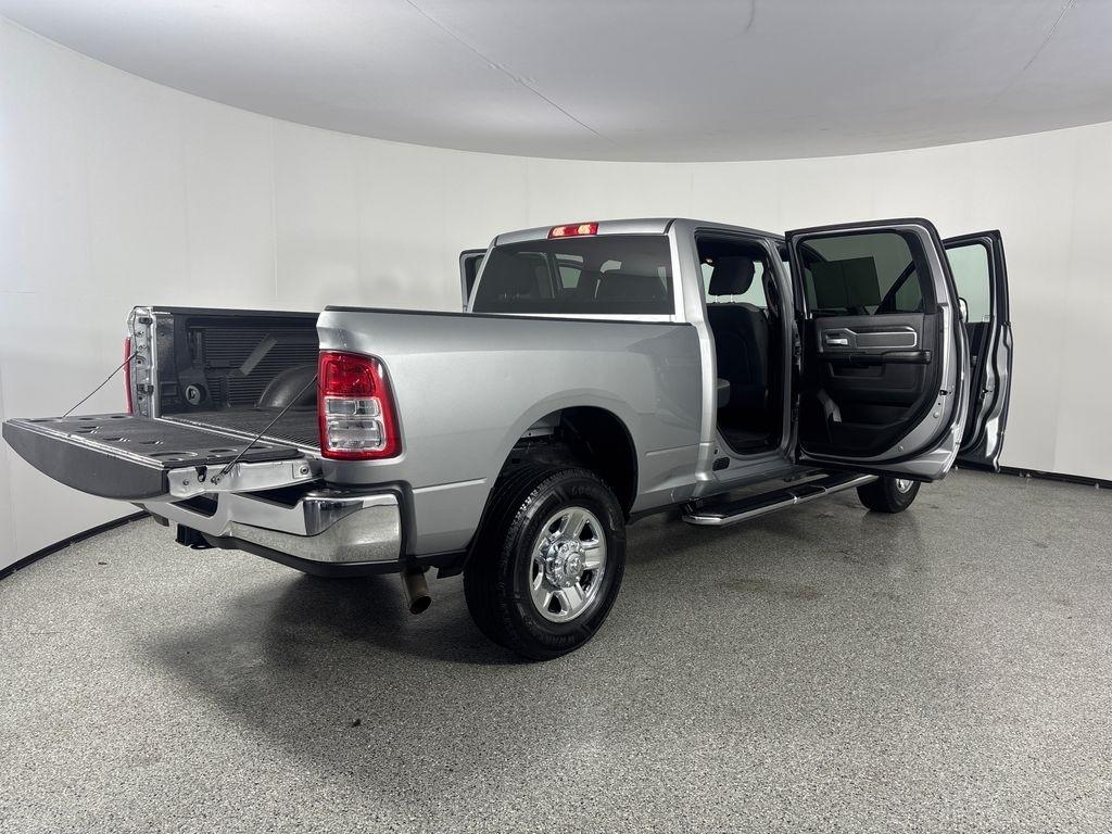 RAM 2500 Big Horn 4x4 Crew Cab 6'4" Box 2021