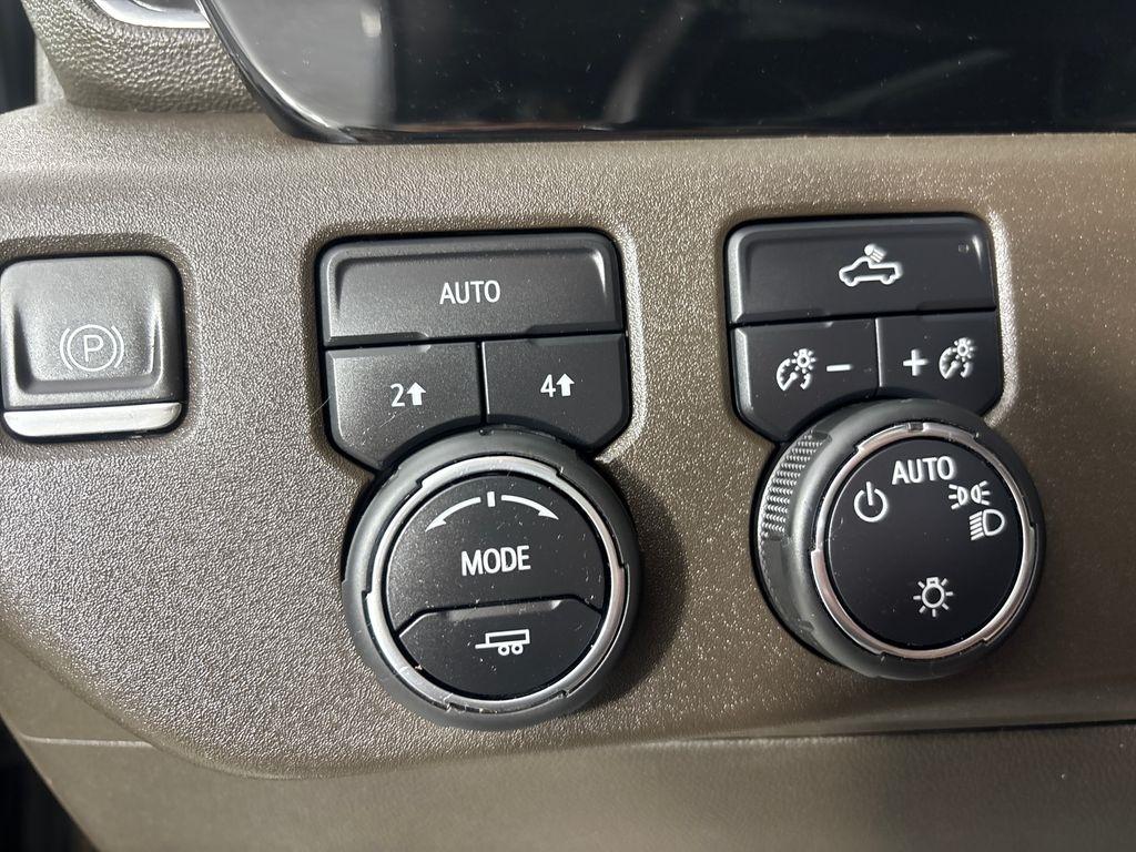 Chevrolet Silverado 1500 4WD Crew Cab 157" LT 2023