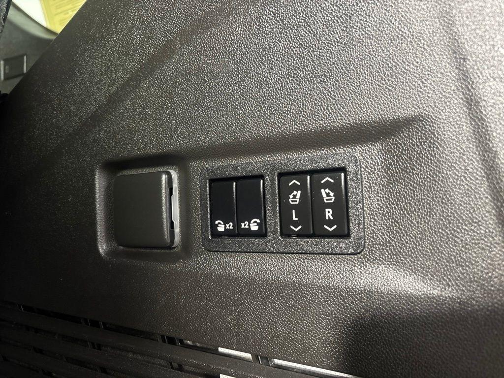 Chevrolet Tahoe 4WD 4dr High Country 2021