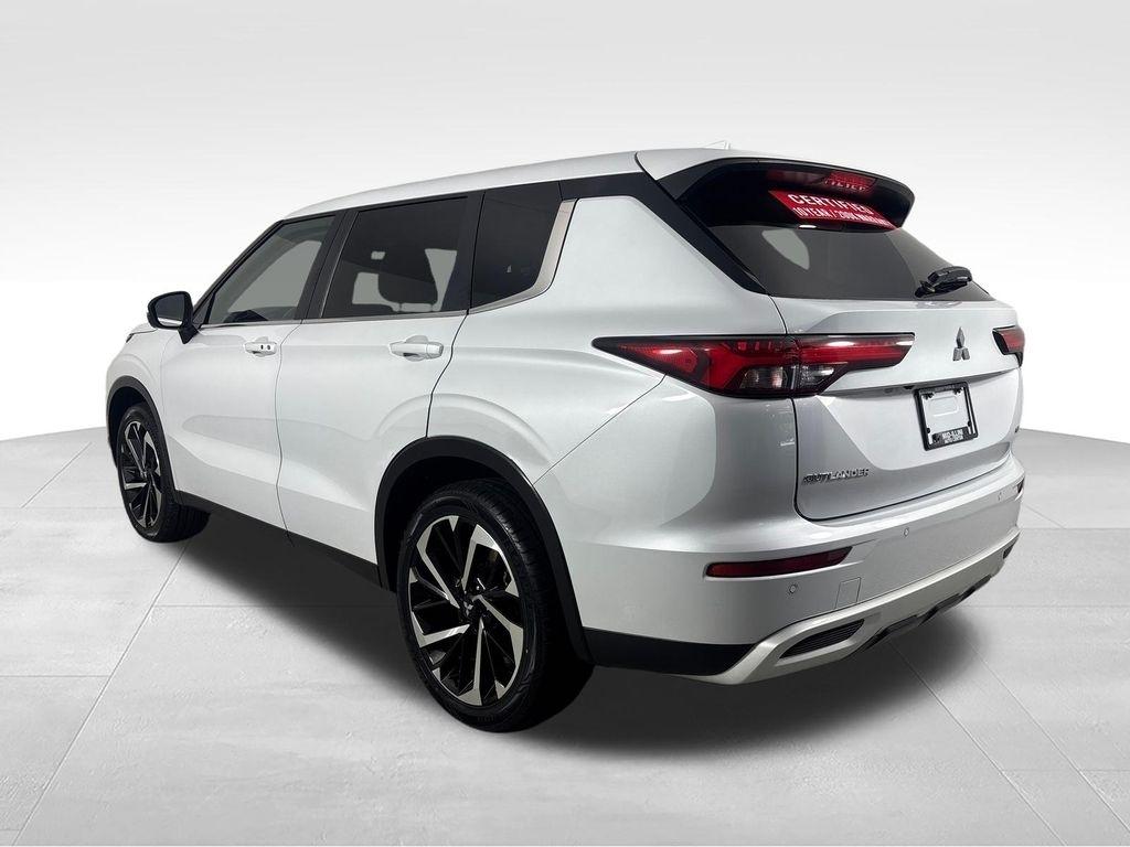 Mitsubishi Outlander SE FWD 2024