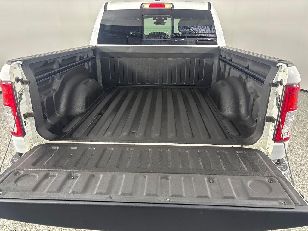 RAM 1500 Big Horn 4x4 Crew Cab 5'7" Box 2022