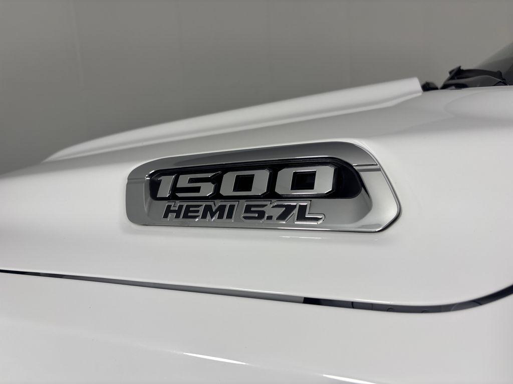 RAM 1500 Big Horn 4x4 Crew Cab 5'7" Box 2022