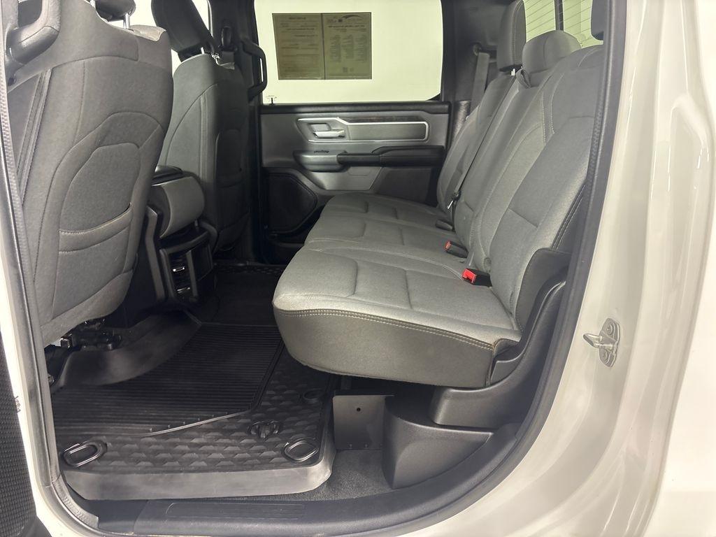 RAM 1500 Big Horn 4x4 Crew Cab 5'7" Box 2022