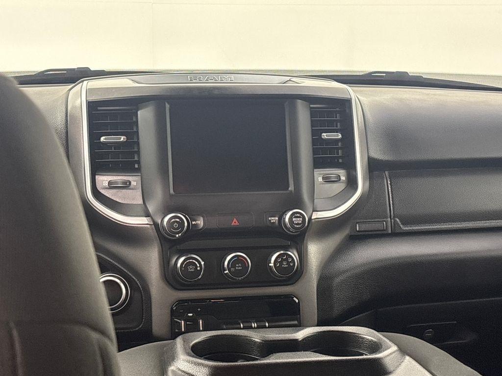 RAM 1500 Big Horn 4x4 Crew Cab 5'7" Box 2022