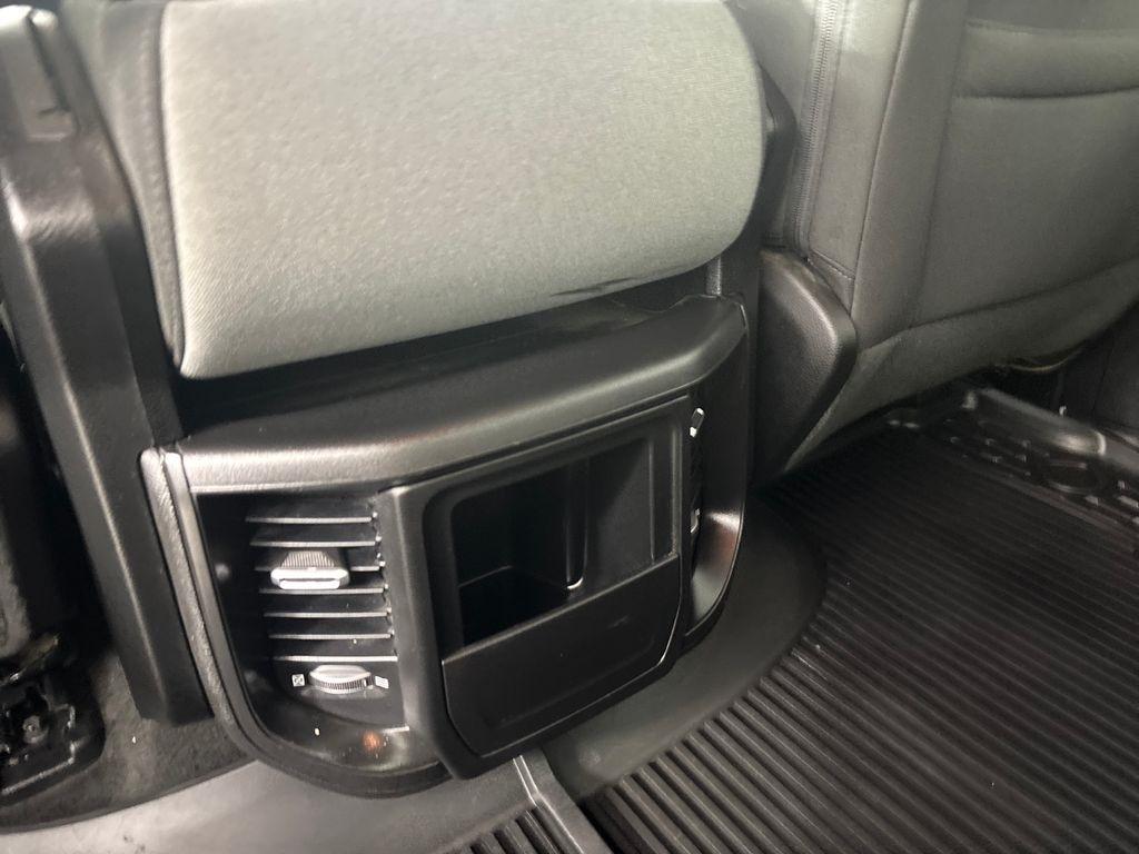 RAM 1500 Big Horn 4x4 Crew Cab 5'7" Box 2022