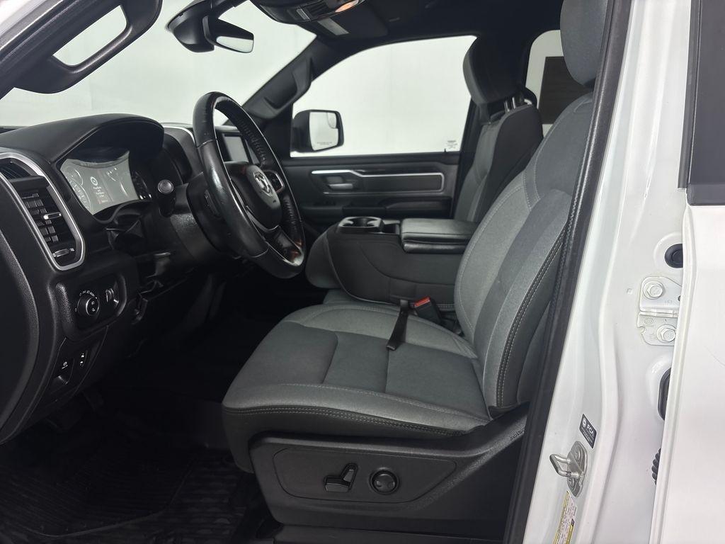 RAM 1500 Big Horn 4x4 Crew Cab 5'7" Box 2022