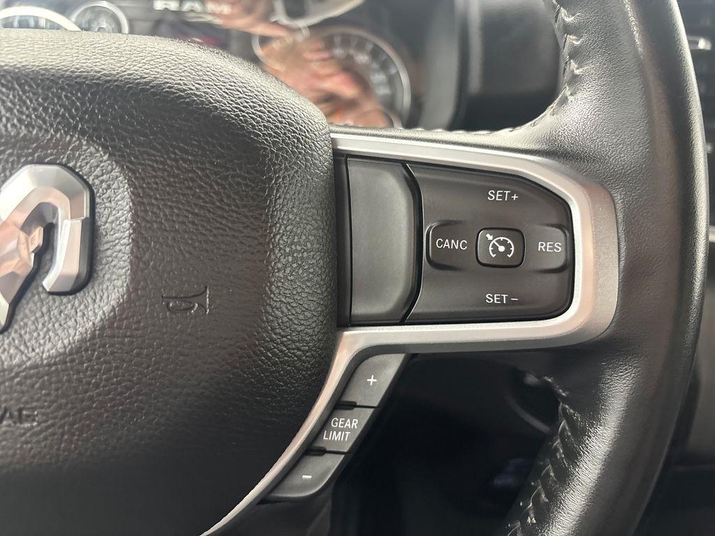 RAM 1500 Big Horn 4x4 Crew Cab 5'7" Box 2022