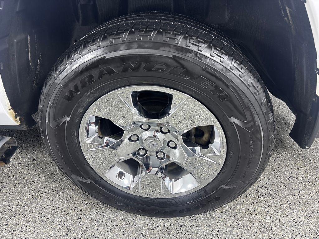 RAM 1500 Big Horn 4x4 Crew Cab 5'7" Box 2022
