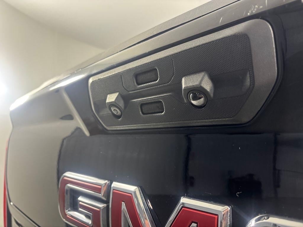 GMC Sierra 1500 4WD Crew Cab 147" SLT 2023