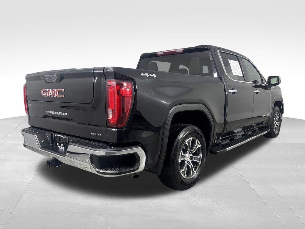 GMC Sierra 1500 4WD Crew Cab 147" SLT 2023