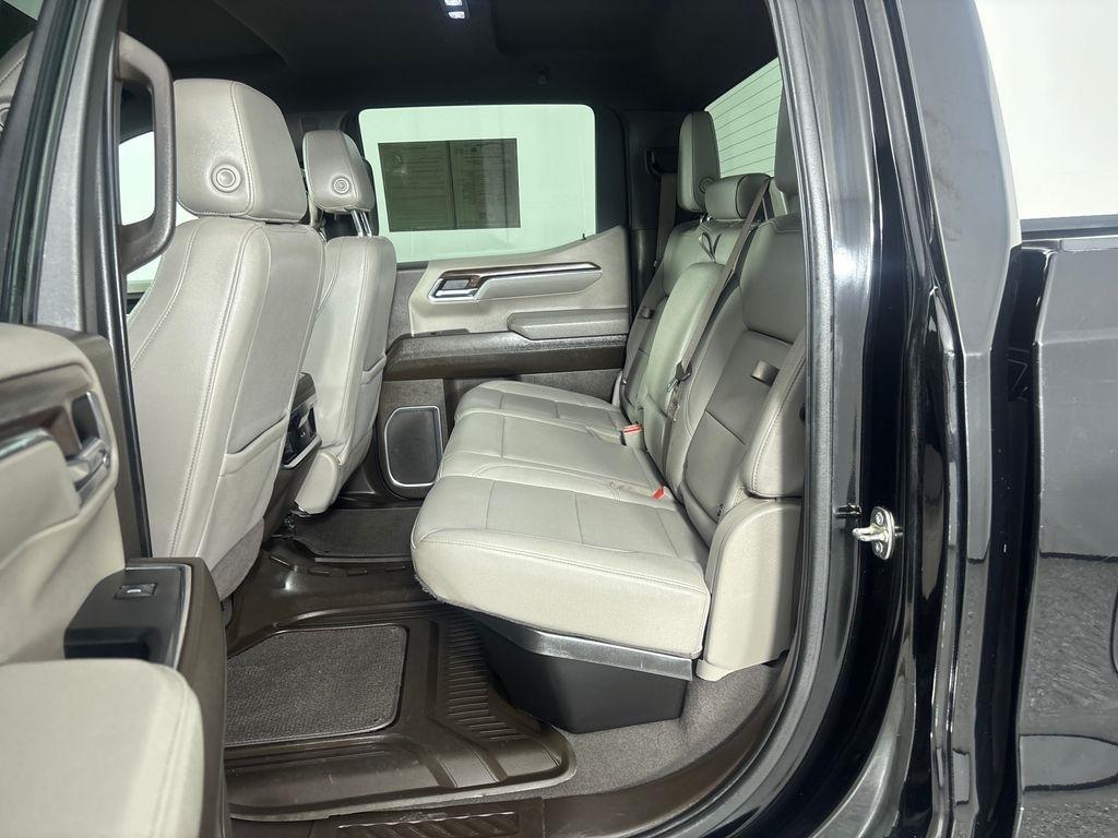 GMC Sierra 1500 4WD Crew Cab 147" SLT 2023