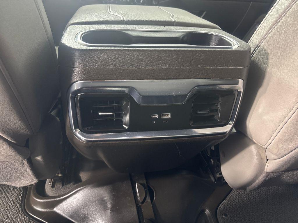 GMC Sierra 1500 4WD Crew Cab 147" SLT 2023
