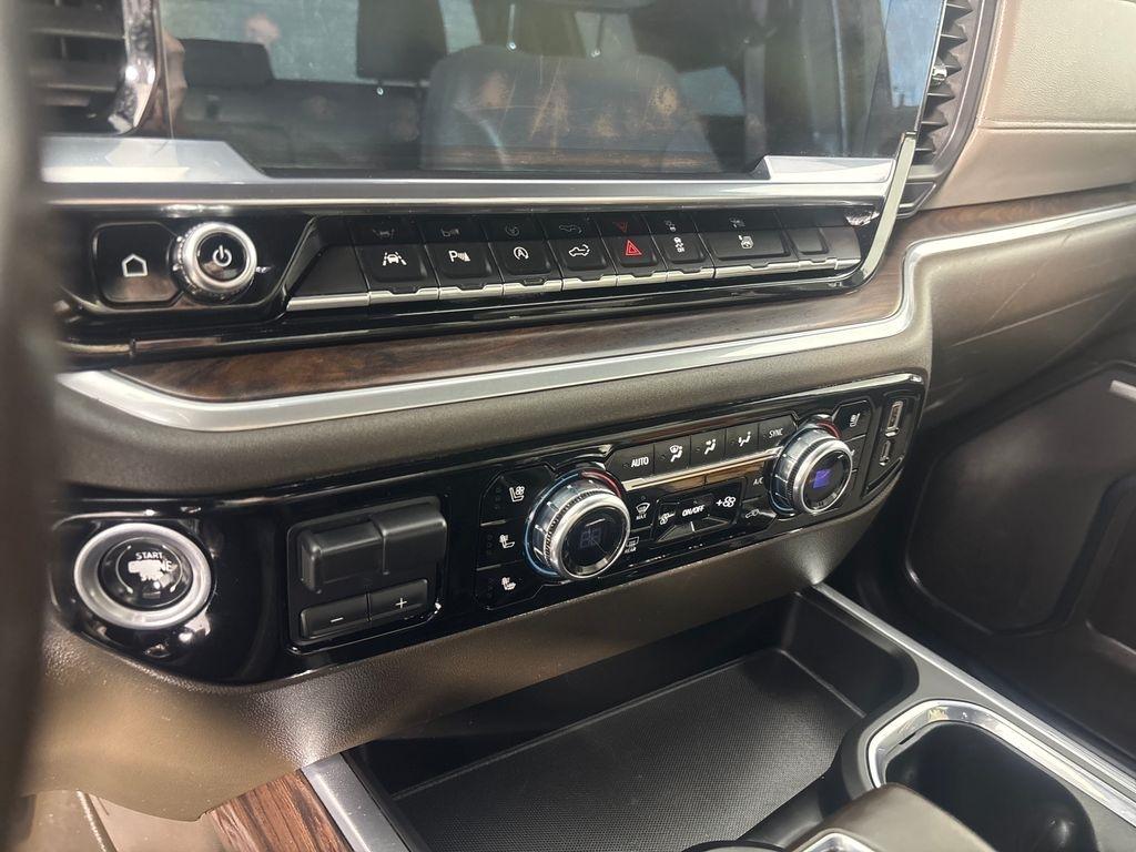 GMC Sierra 1500 4WD Crew Cab 147" SLT 2023