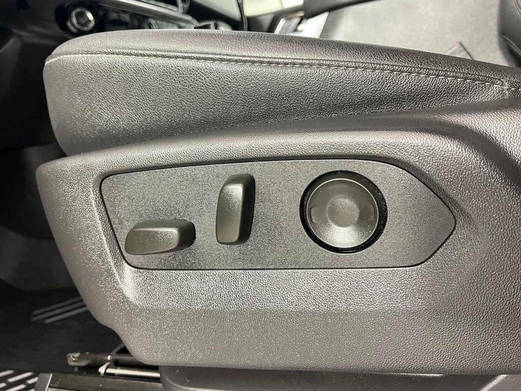 Chevrolet Silverado 1500 4WD Crew Cab 147" LT Trail Boss 2025
