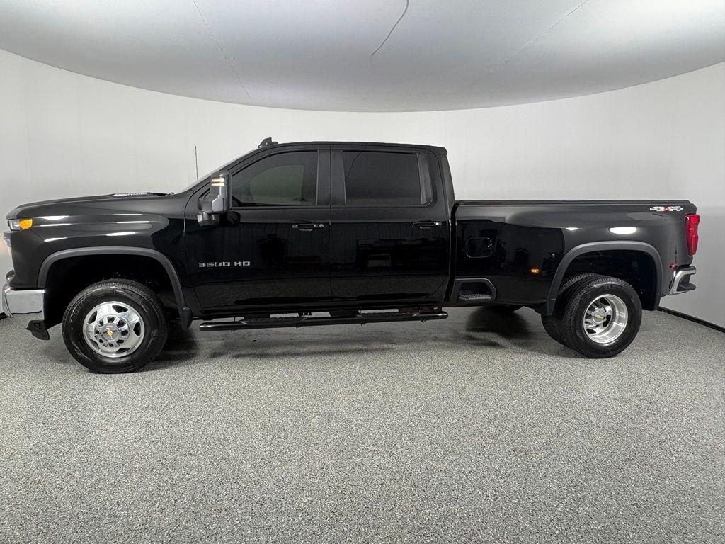 Chevrolet Silverado 3500HD 4WD Crew Cab 172" LT 2024