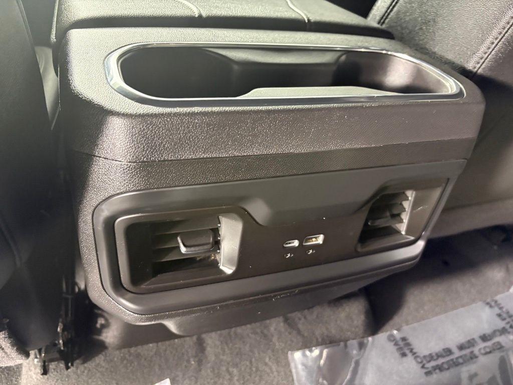 Chevrolet Silverado 3500HD 4WD Crew Cab 172" LT 2024