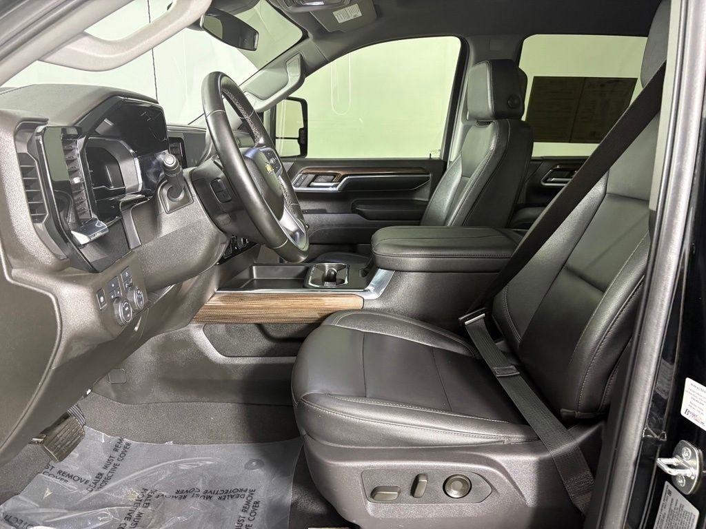 Chevrolet Silverado 3500HD 4WD Crew Cab 172" LT 2024