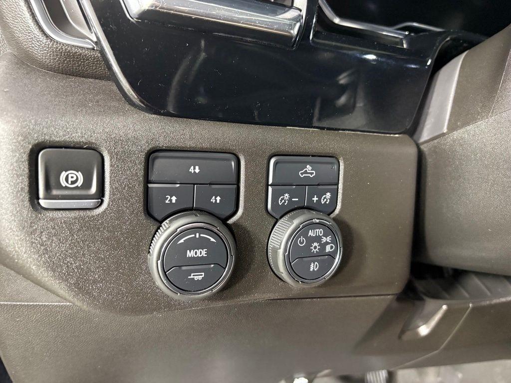 Chevrolet Silverado 3500HD 4WD Crew Cab 172" LT 2024