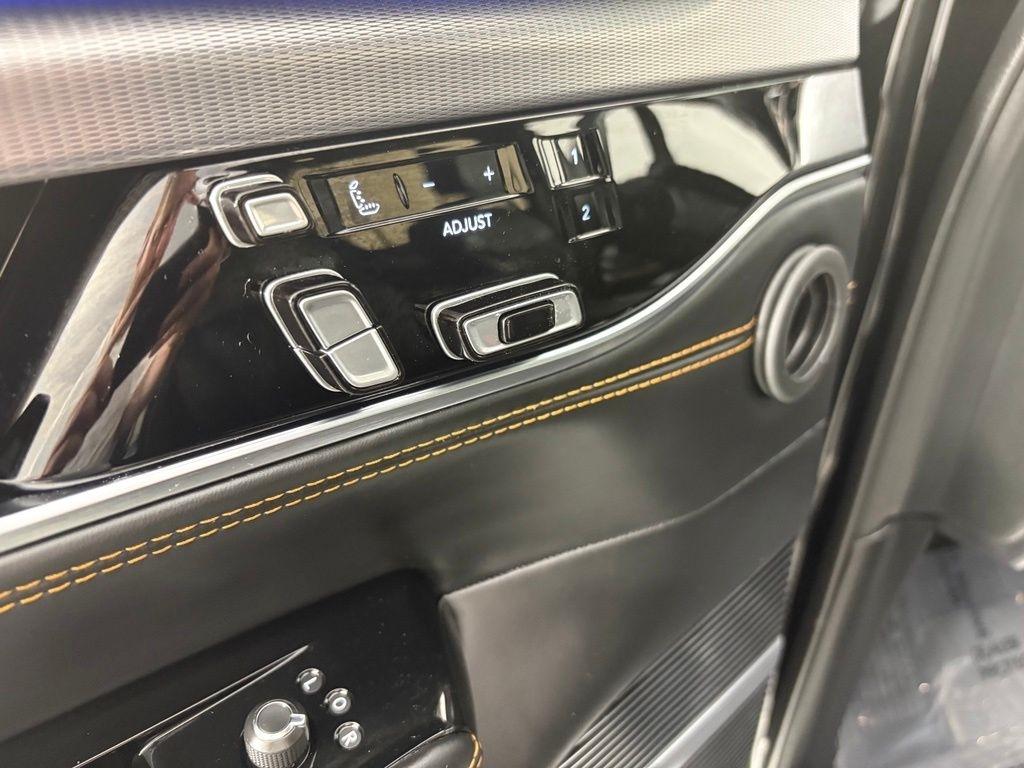 Jeep Grand Wagoneer Series III 4x4 2023