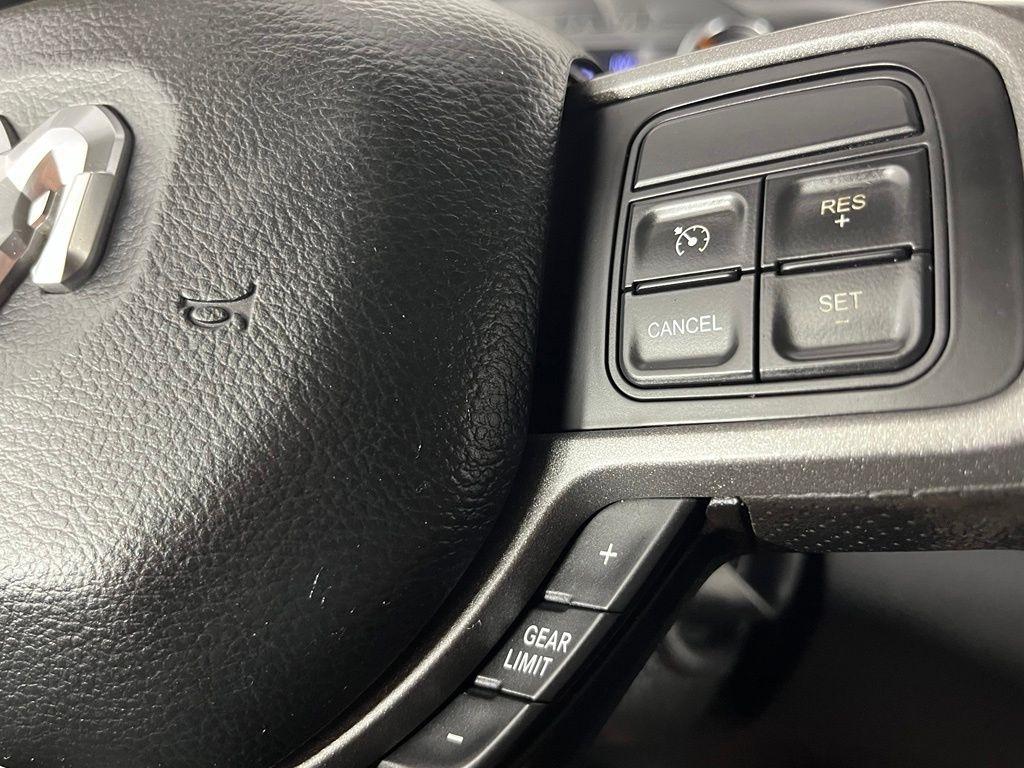 RAM 2500 Tradesman 4x4 Crew Cab 6'4" Box 2020