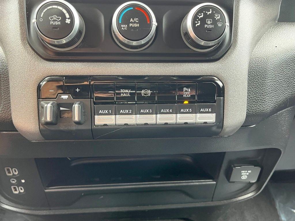 RAM 2500 Tradesman 4x4 Crew Cab 6'4" Box 2020