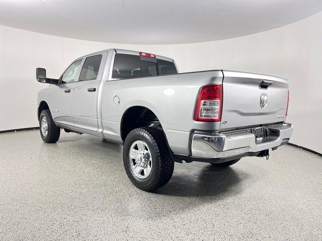 RAM 2500 Tradesman 4x4 Crew Cab 6'4" Box 2020