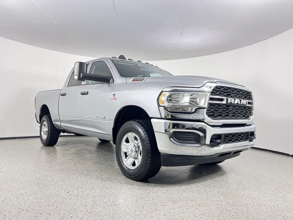 RAM 2500 Tradesman 4x4 Crew Cab 6'4" Box 2020