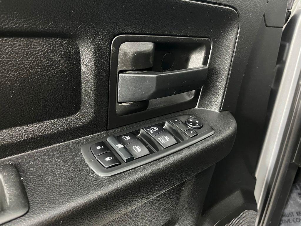 RAM 2500 Tradesman 4x4 Crew Cab 6'4" Box 2020