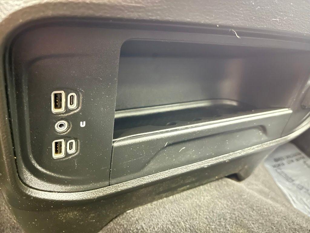 RAM 2500 Tradesman 4x4 Crew Cab 6'4" Box 2020