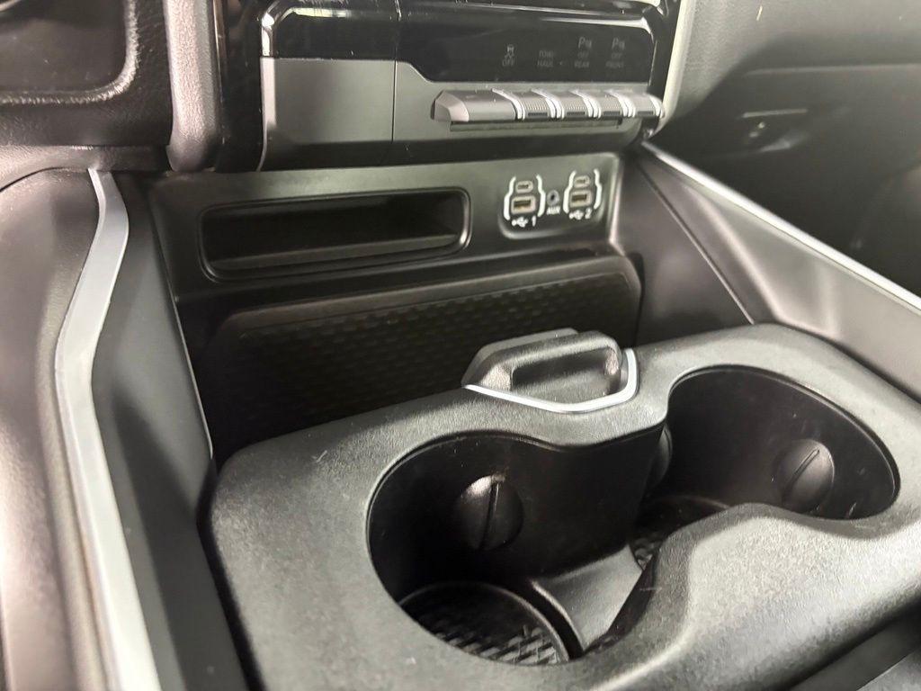 RAM 1500 Big Horn 4x4 Crew Cab 5'7" Box 2024