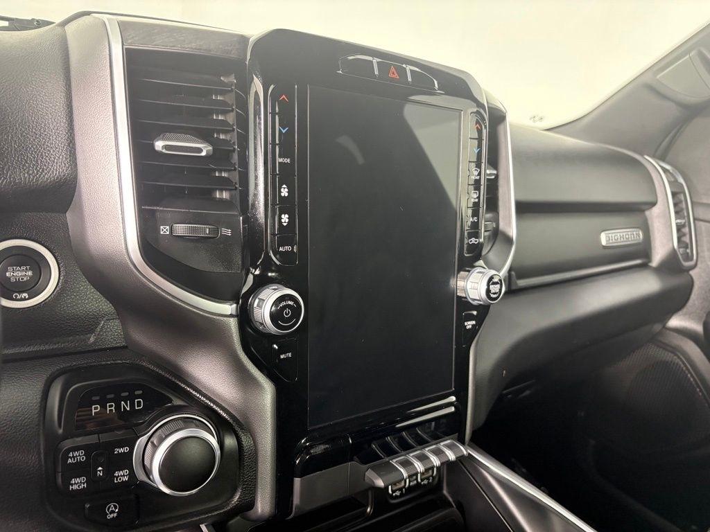 RAM 1500 Big Horn 4x4 Crew Cab 5'7" Box 2024