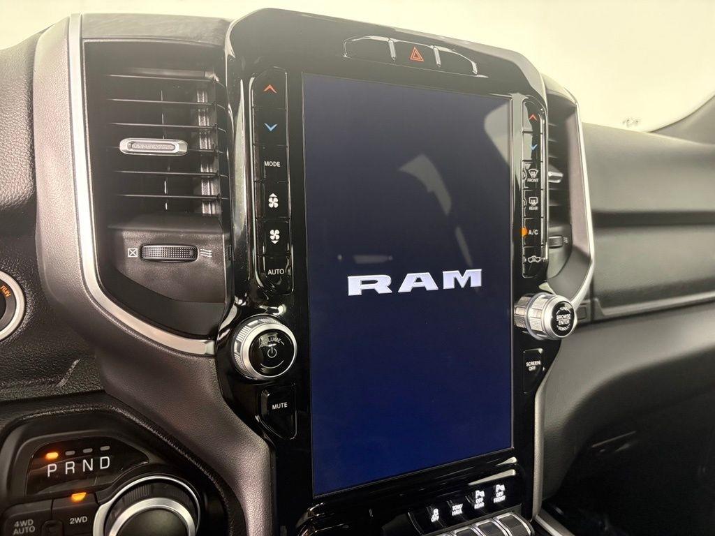 RAM 1500 Big Horn 4x4 Crew Cab 5'7" Box 2024