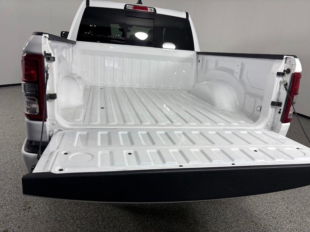 RAM 1500 Big Horn 4x4 Crew Cab 5'7" Box 2024