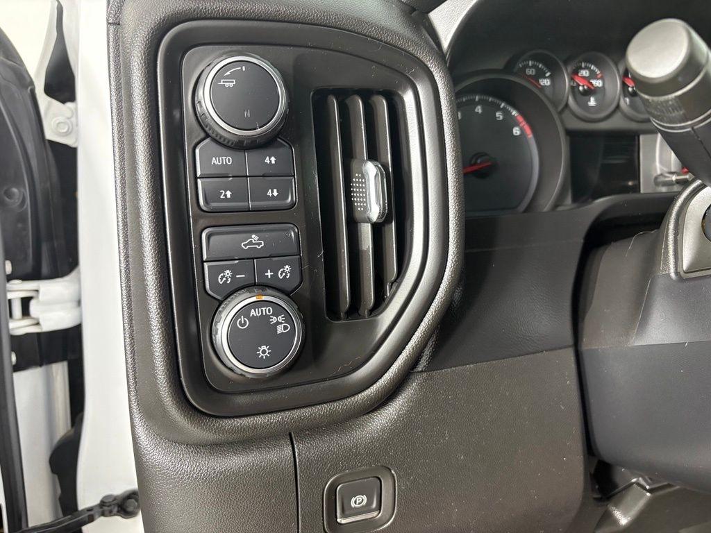 Chevrolet Silverado 1500 4WD Crew Cab 147" Custom Trail Boss 2020
