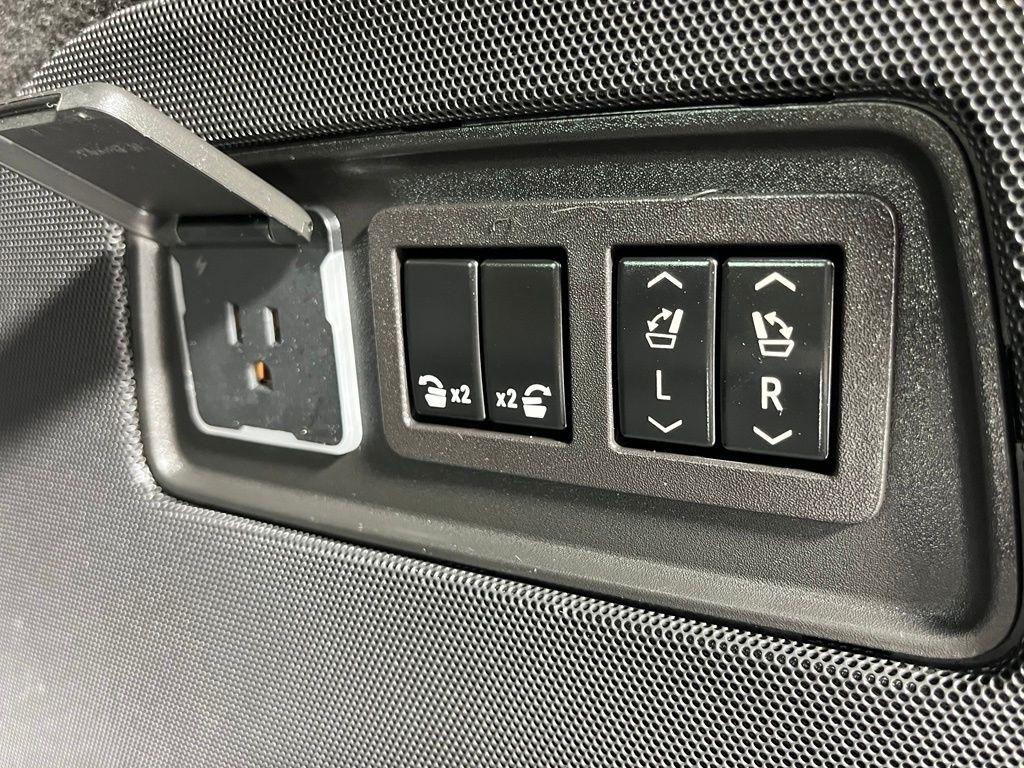 Cadillac Escalade ESV 4WD 4dr Sport Platinum 2023